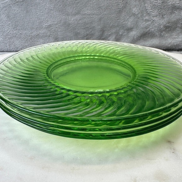 Vintage Green Uranium Glass Plates Set of 4 Spiral Optic Swirl Depression Glass - Picture 3 of 9